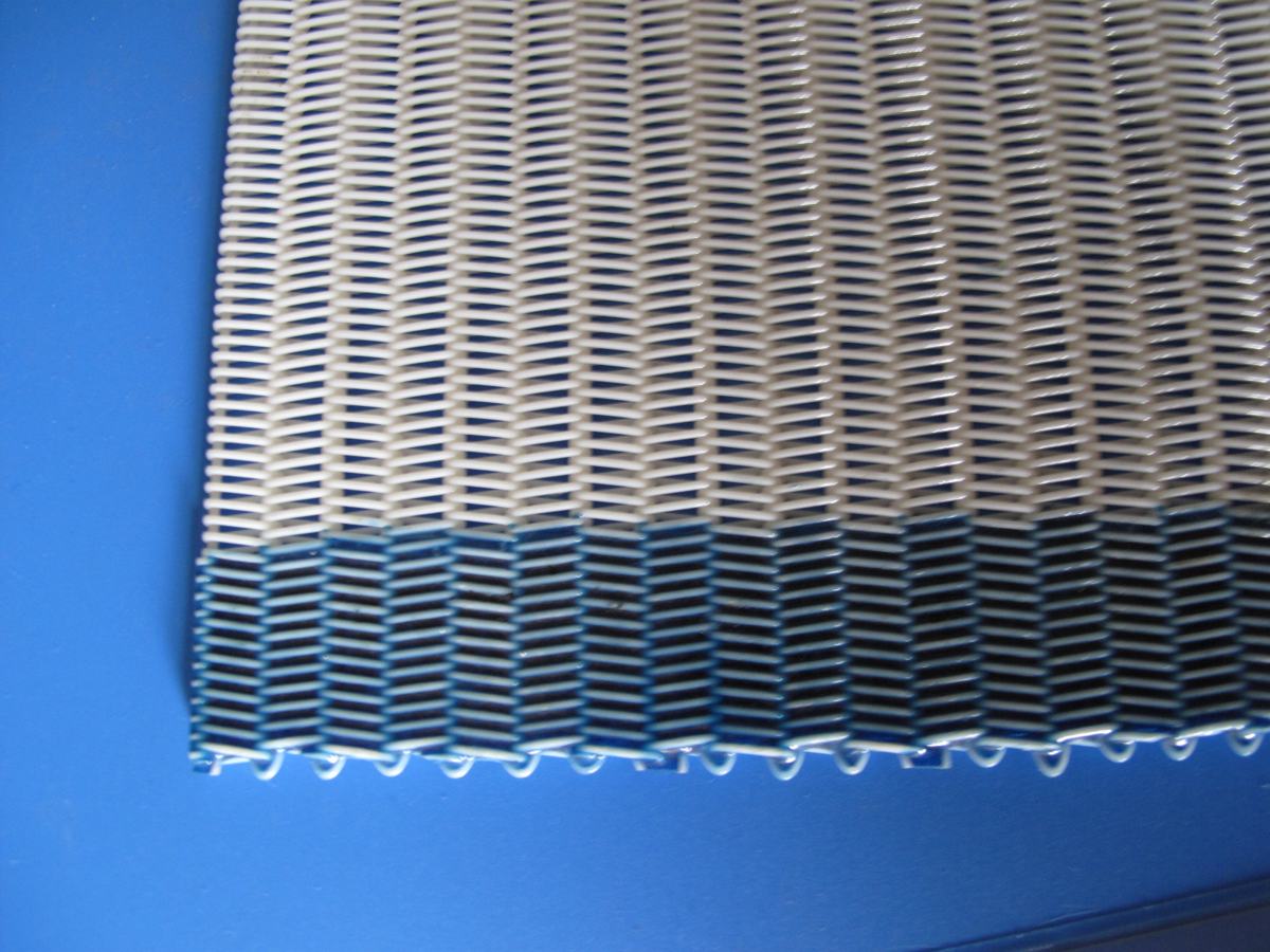 Spiral link polyester dryer fabric sample showing the spiral seam